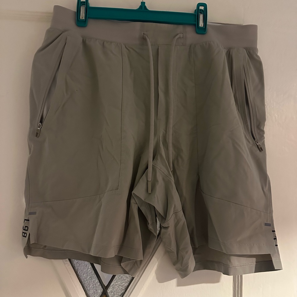 Lululemon Athletica Men's Pace Breaker Linerless Short 7”